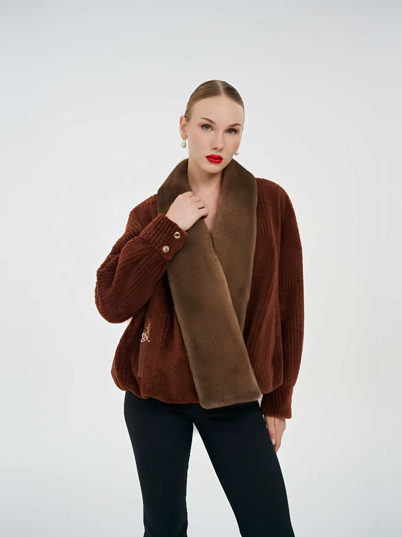 Kürk Şal Yakalı Peluş Ceket — modelin üzerinde · 2/2