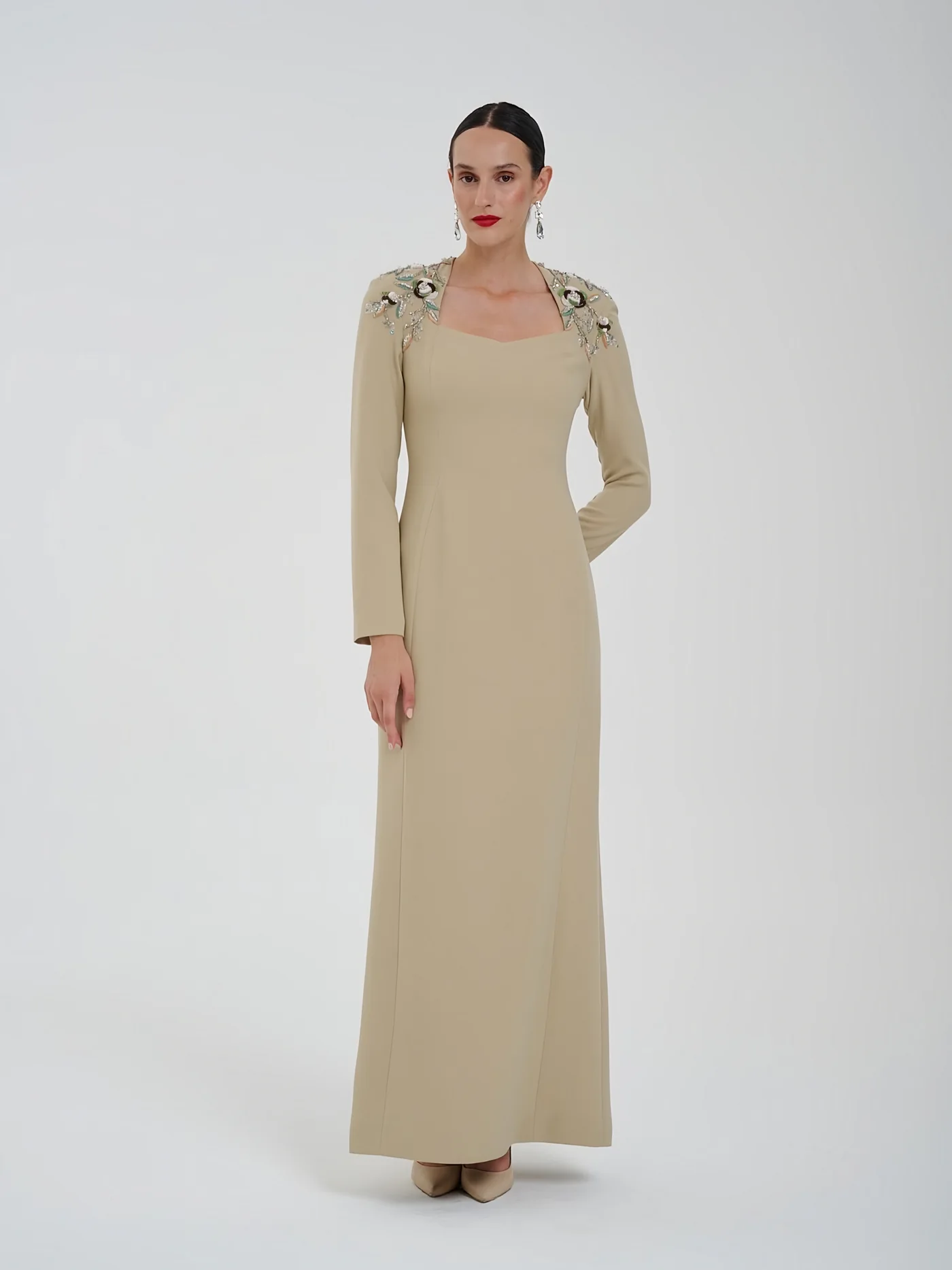 Omuz İşlemeli Maxi Elbise — modelin üzerinde · 2/2